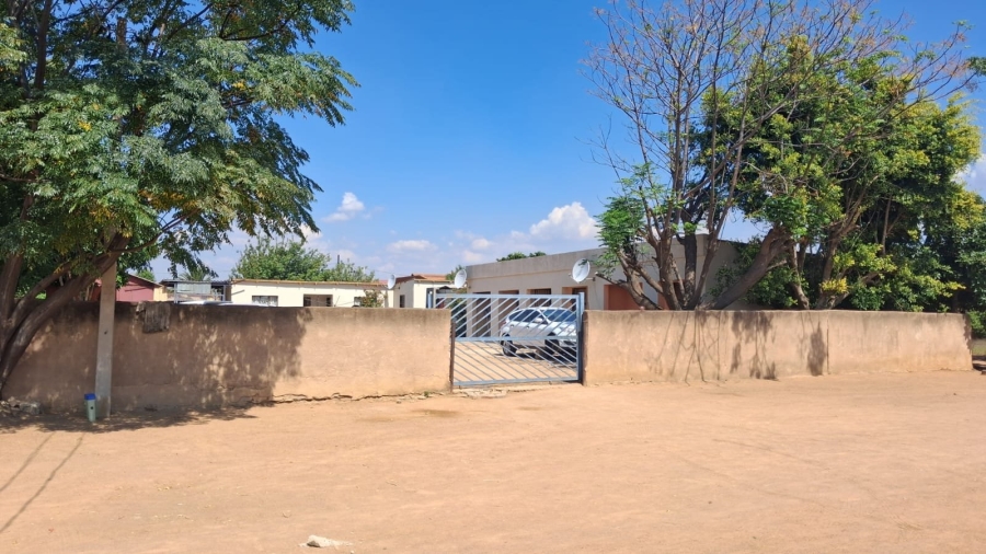 5 Bedroom Property for Sale in Mabopane Unit A North West